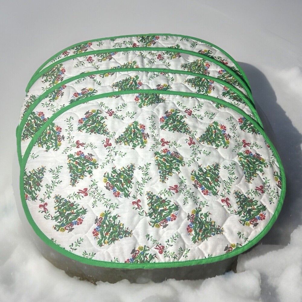 Vintage Christmas Place Mats 13”x19” Oval Green Trim Set Of 4 Reversible Quilted